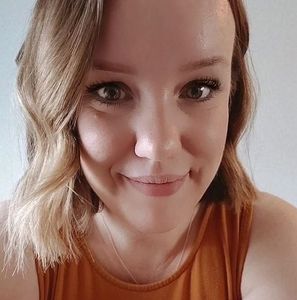 Meet your Posher, Cassandra